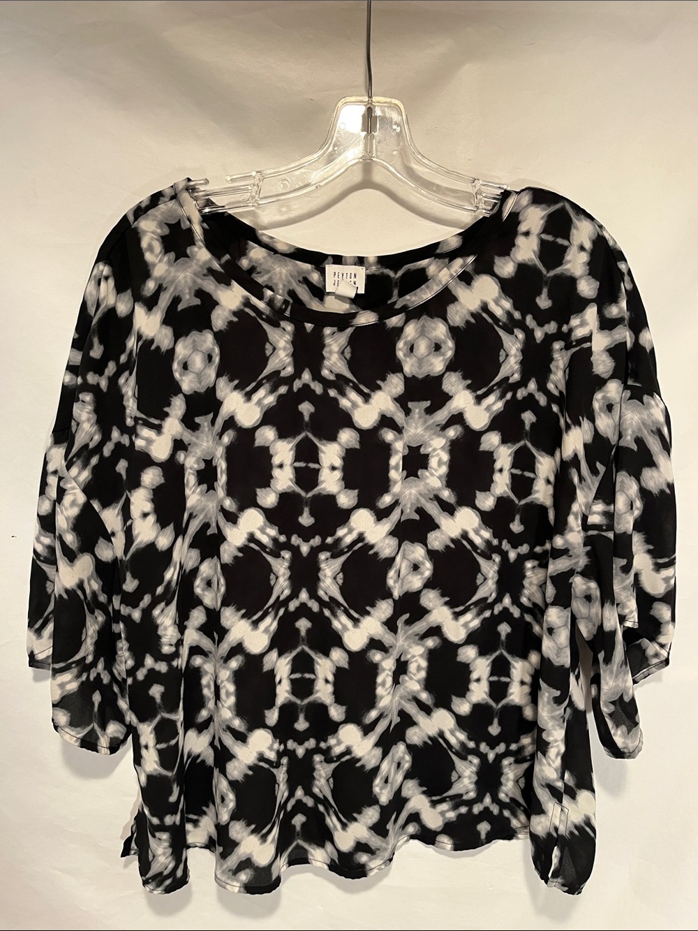 Modern Patterned Black & White Women's Top Peyton Jensen Size Large
